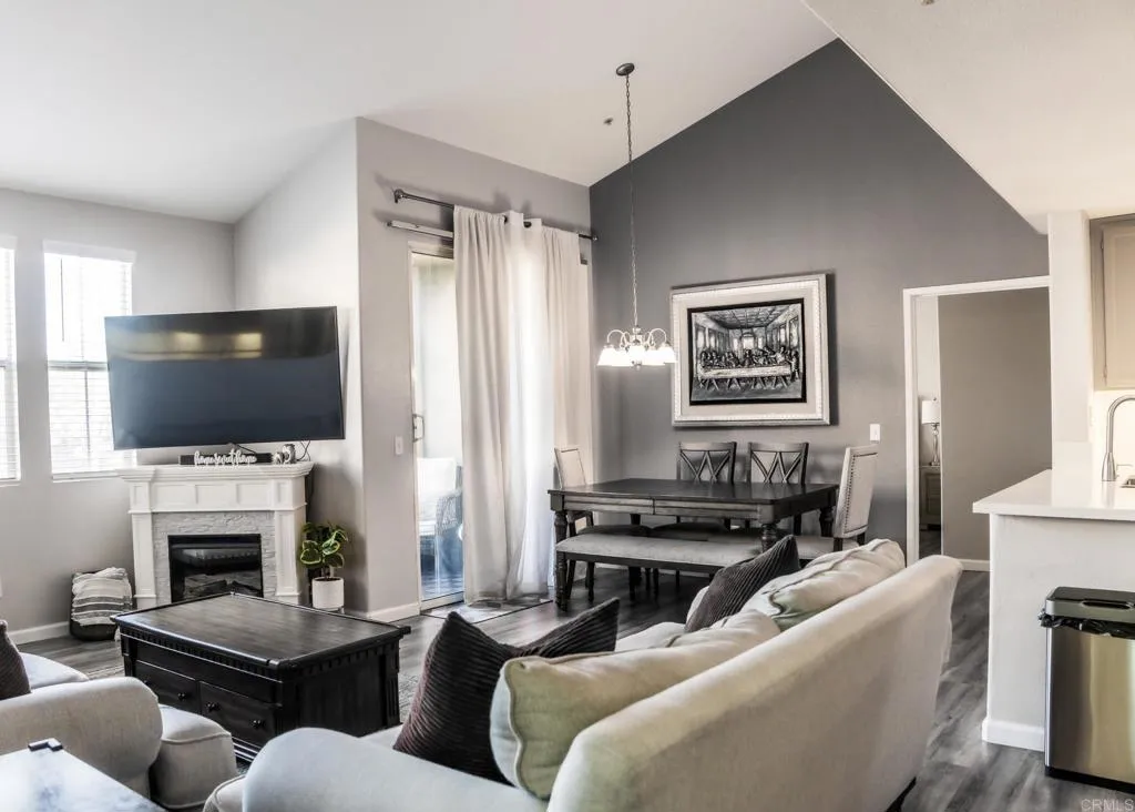 https://cdn.realtyfeed.com/cdn/127/306411601/e8cedbf86c0f94e3b520dbec390890f9.webp