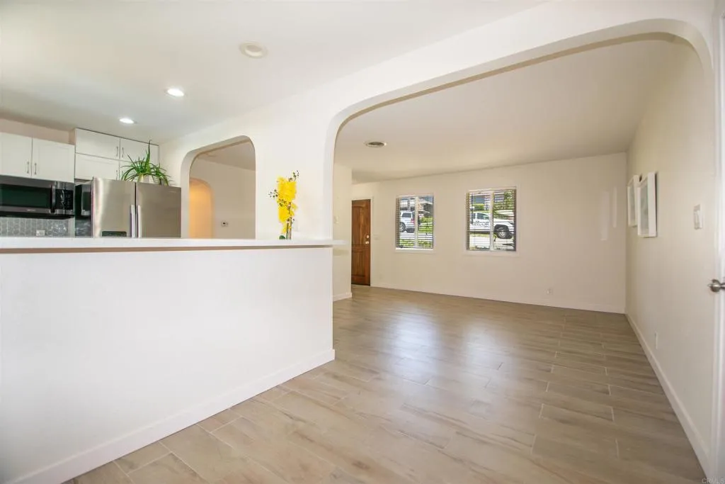 https://cdn.realtyfeed.com/cdn/127/306411645/8bd115b4e6bf53cfce015572f34335e1.webp