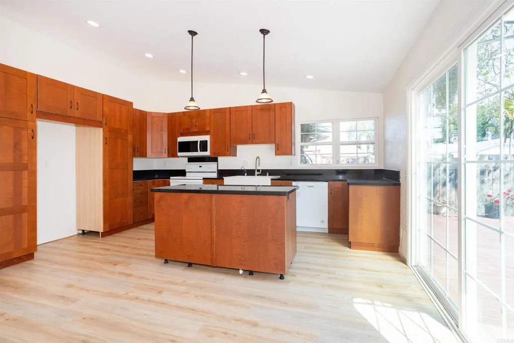 https://cdn.realtyfeed.com/cdn/127/306411867/4eee88b4361a15558d120c74b52ae657.webp