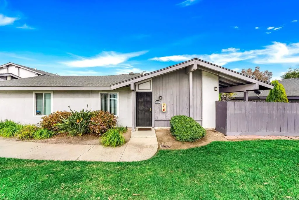 MLS: PTP2502570 Condo For Sale