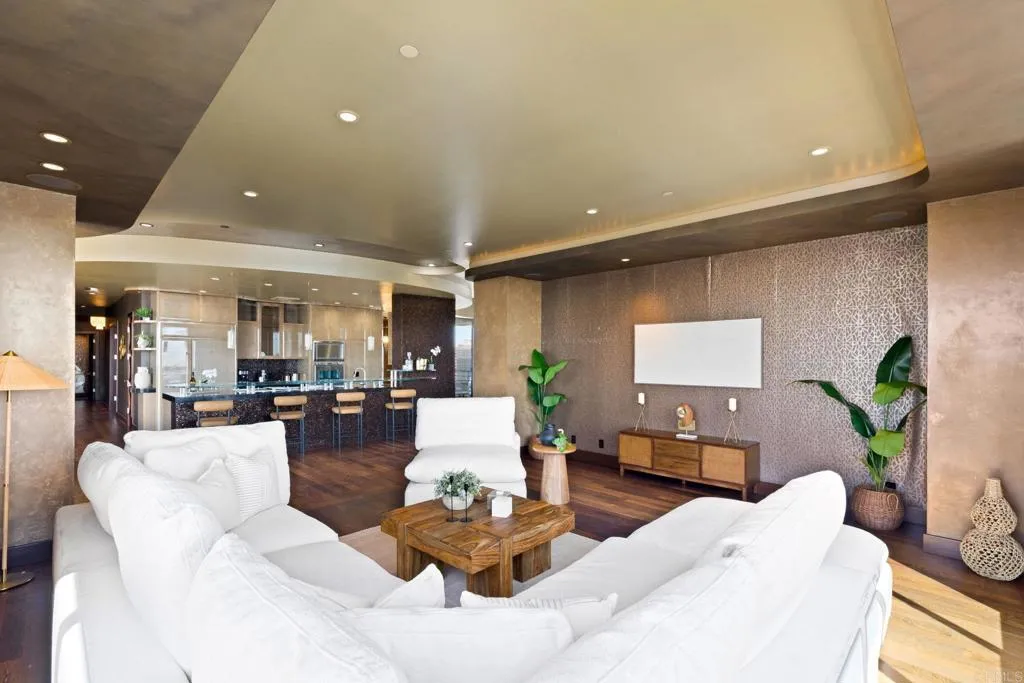 Photo #8: PTP2502571 Listing: Photo #8