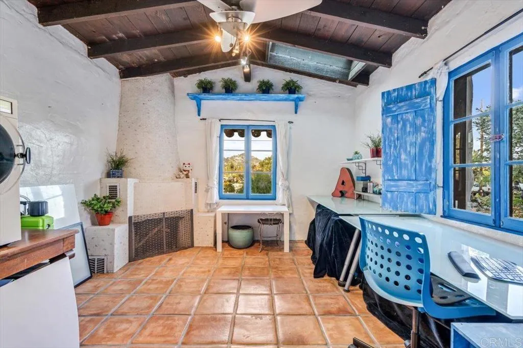 https://cdn.realtyfeed.com/cdn/127/306412079/827641fa81a4243a9aa04457f0900555.webp