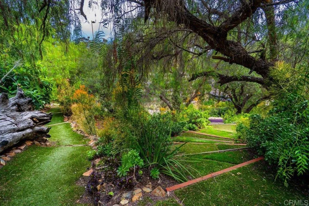 https://cdn.realtyfeed.com/cdn/127/306412079/f50b2c5f808515d7d40c95ba5dffa62f.webp