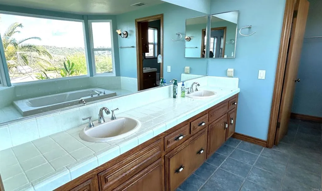 https://cdn.realtyfeed.com/cdn/127/306412110/b67b70e6d8b1deba46e8db0702ca538b.webp