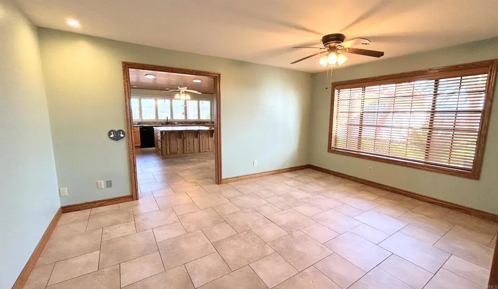 https://cdn.realtyfeed.com/cdn/127/306412110/daebda48080a3a2a5f3734fbf8c48bc9.webp