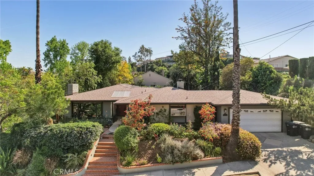 1460  Glenoaks Boulevard