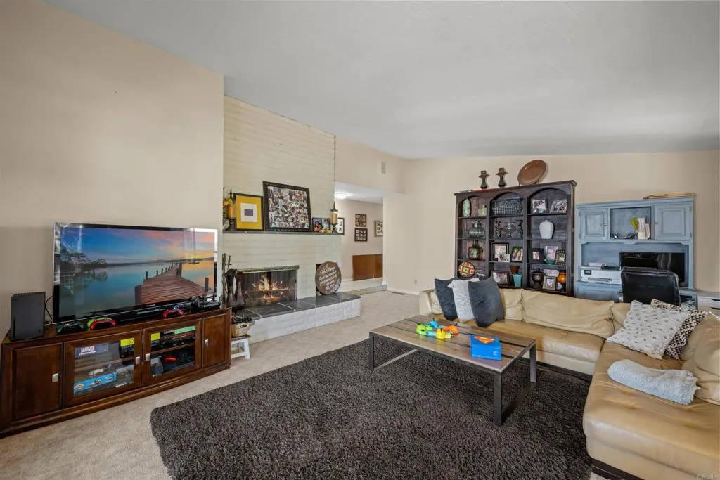 https://cdn.realtyfeed.com/cdn/127/306412315/390472b3668ad86b9b564ddf1d1156b0.webp
