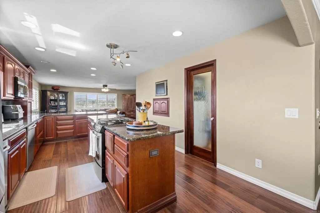 https://cdn.realtyfeed.com/cdn/127/306412315/551f3cb8d00421f62ff10d792426f063.webp