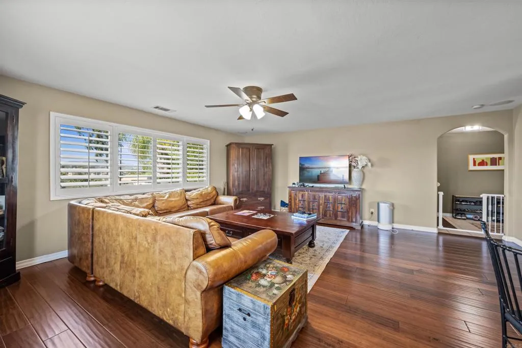 https://cdn.realtyfeed.com/cdn/127/306412315/68e4322596a2be1a27ed9625728ebbaf.webp