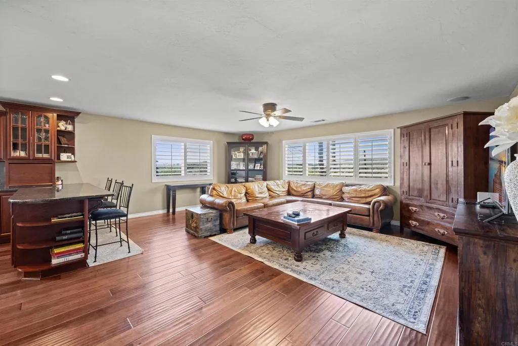 https://cdn.realtyfeed.com/cdn/127/306412315/83cb28304063a24449024e6ad3e0e10b.webp