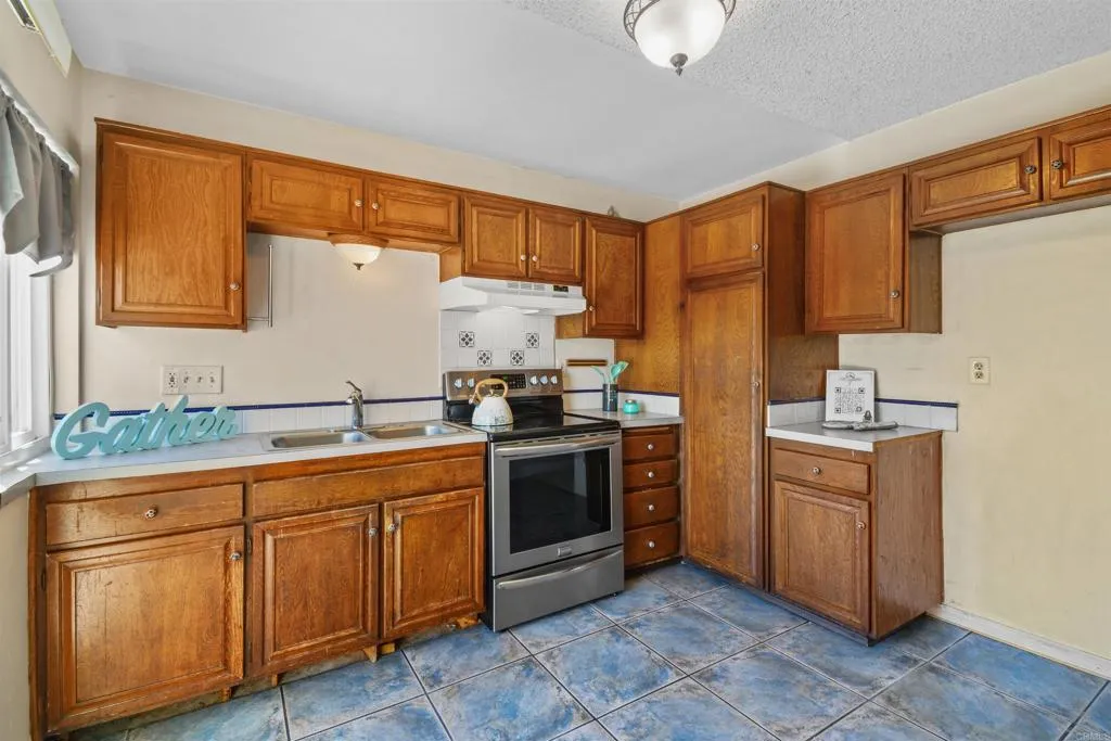 https://cdn.realtyfeed.com/cdn/127/306412376/2a292ffca8034e586f4207736f720371.webp
