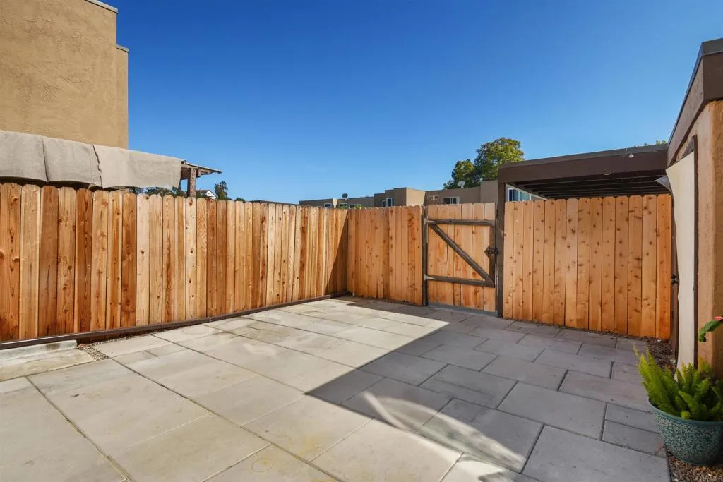 https://cdn.realtyfeed.com/cdn/127/306412376/b9a9bad31b31e7cd201e76023b1812ec.webp