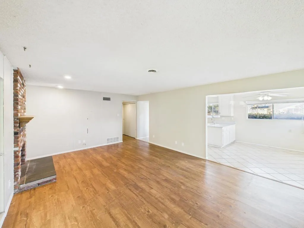 https://cdn.realtyfeed.com/cdn/127/306412377/b425957c3c8752db78d3fdd3b3d27a38.webp