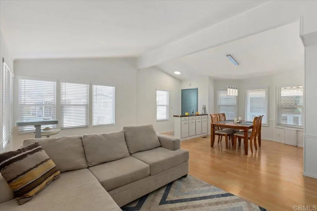 https://cdn.realtyfeed.com/cdn/127/306412546/591c502260e2d05527d5d89f39de00f9.webp