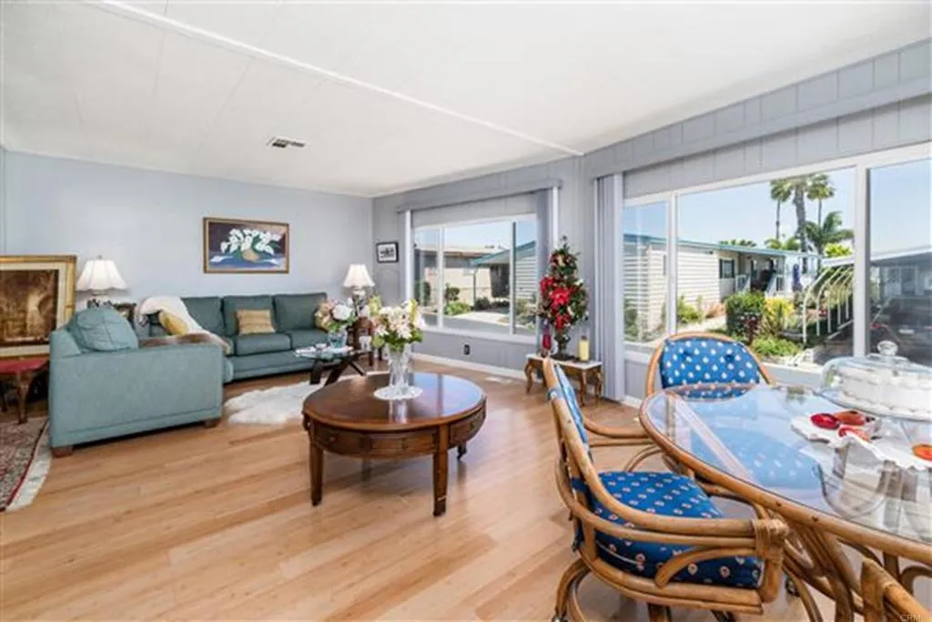 https://cdn.realtyfeed.com/cdn/127/306412589/7813c6a72d5d3bb28517425c2c7d38ec.webp