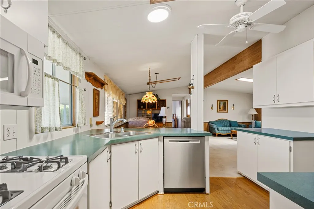 https://cdn.realtyfeed.com/cdn/127/306412682/c48da614b8656dc16aa577318cfe29e0.webp