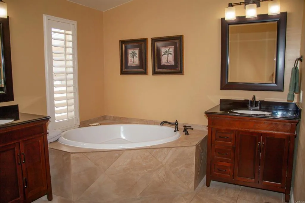 https://cdn.realtyfeed.com/cdn/127/306412960/71b8ea8117a5682f91db59cbc3c77a9f.webp