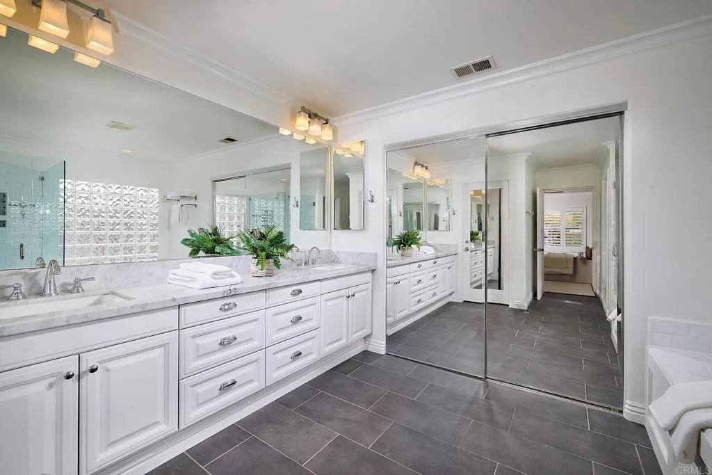 https://cdn.realtyfeed.com/cdn/127/306413029/eab5a7a0adb94870bafda387af251074.webp