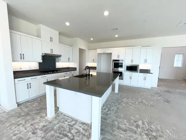 https://cdn.realtyfeed.com/cdn/127/306413204/d74a0827f2cf3ff5c8c39e643d74fab1.webp