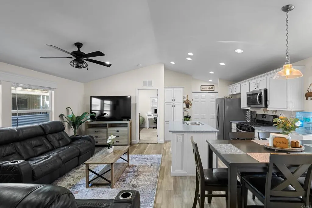 https://cdn.realtyfeed.com/cdn/127/306413578/c238845621daae161ce69a88c1328d71.webp