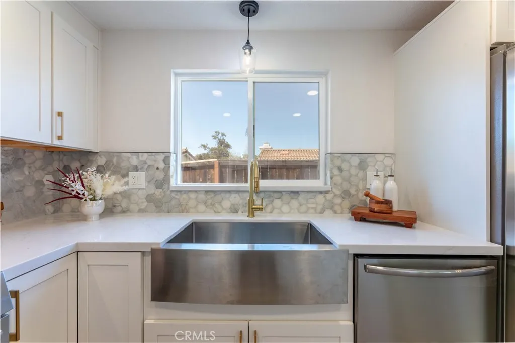 https://cdn.realtyfeed.com/cdn/127/306413766/772ffe9e809c1fc1f77e3521fc7a6626.webp