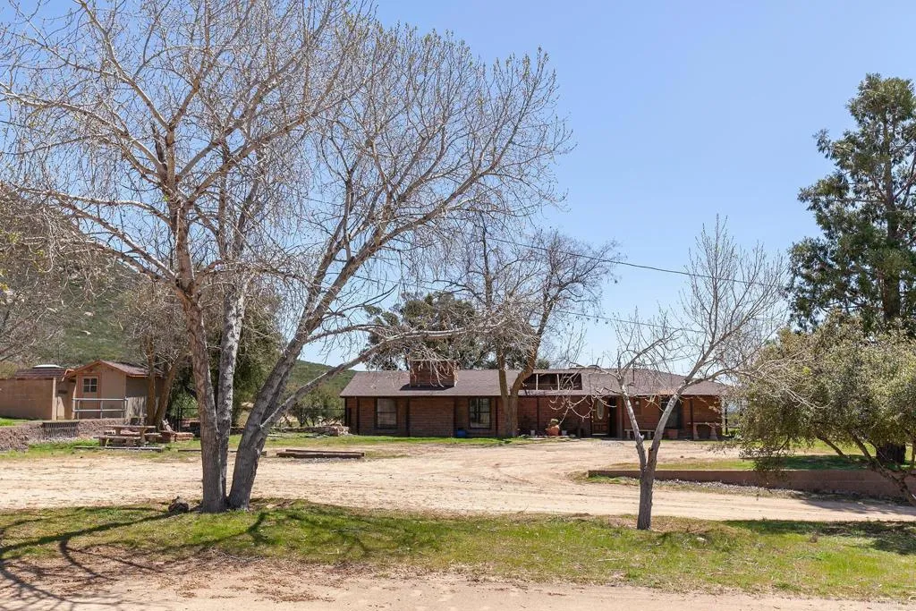 https://cdn.realtyfeed.com/cdn/127/306413815/0d039fd0ff8389cc2c1c6d26062d2aba.webp