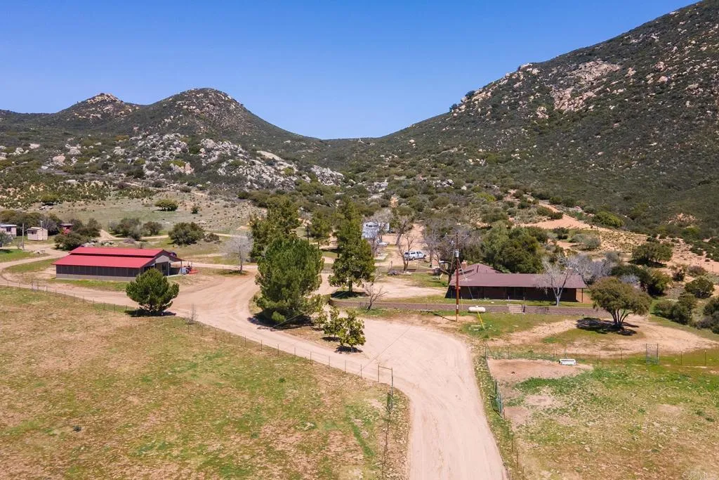 https://cdn.realtyfeed.com/cdn/127/306413815/59f3f4ab96d55fa03cb2ba9437dd220f.webp
