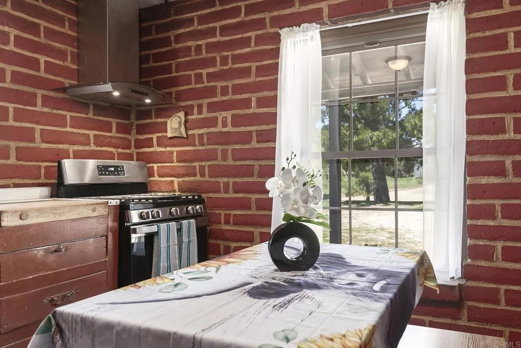 https://cdn.realtyfeed.com/cdn/127/306413815/7cbe9cecb275c82adf6528992c445fc6.webp