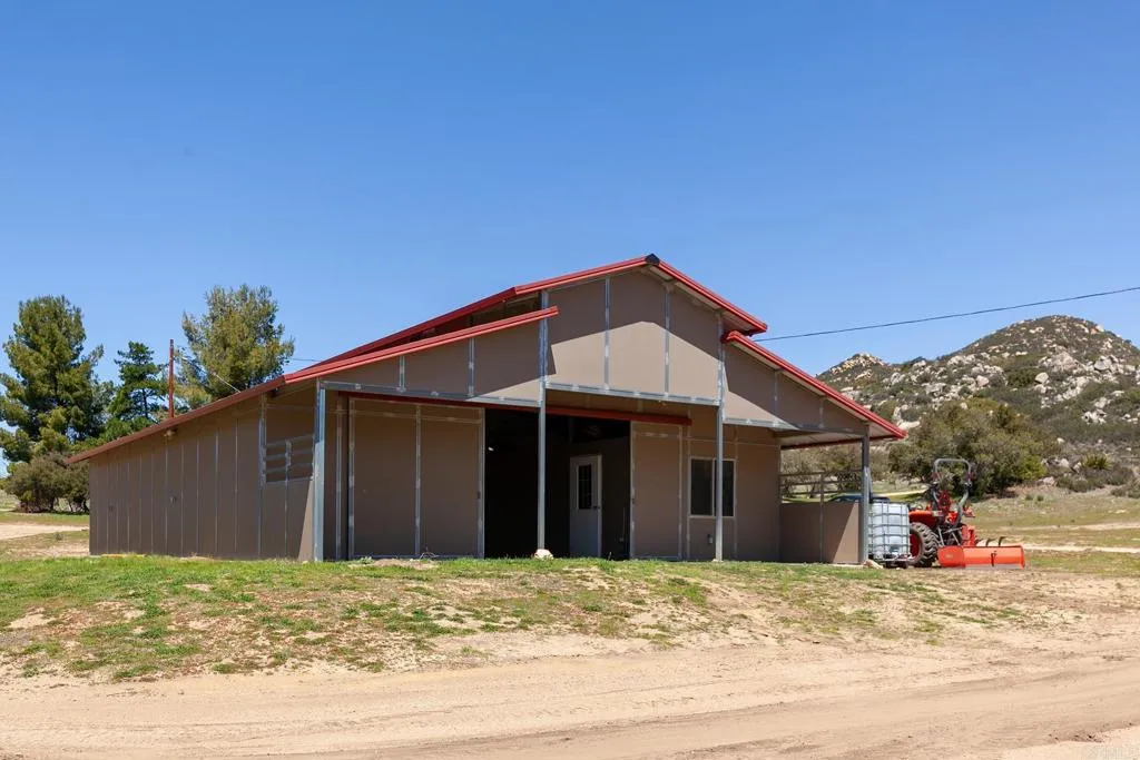 https://cdn.realtyfeed.com/cdn/127/306413815/8c6aa0dbd24b477c76631f7417427aa4.webp