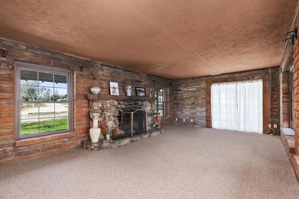 https://cdn.realtyfeed.com/cdn/127/306413815/96fdf61d938d2d9fca220dc695ad19e2.webp