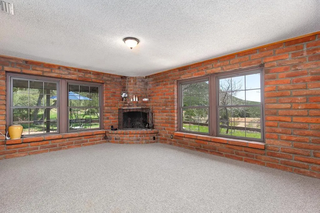 https://cdn.realtyfeed.com/cdn/127/306413815/a129617451875102dbe820a3fc14a612.webp