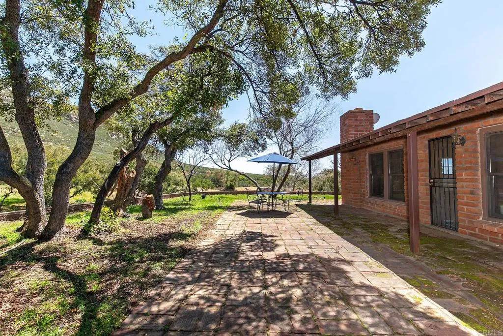 https://cdn.realtyfeed.com/cdn/127/306413815/ce88d2a4d1664041044584f7ec044797.webp