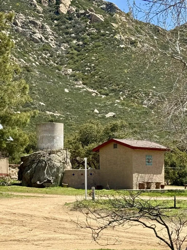 https://cdn.realtyfeed.com/cdn/127/306413815/e031ccbb43dfccd7e634e46b3ac909be.webp