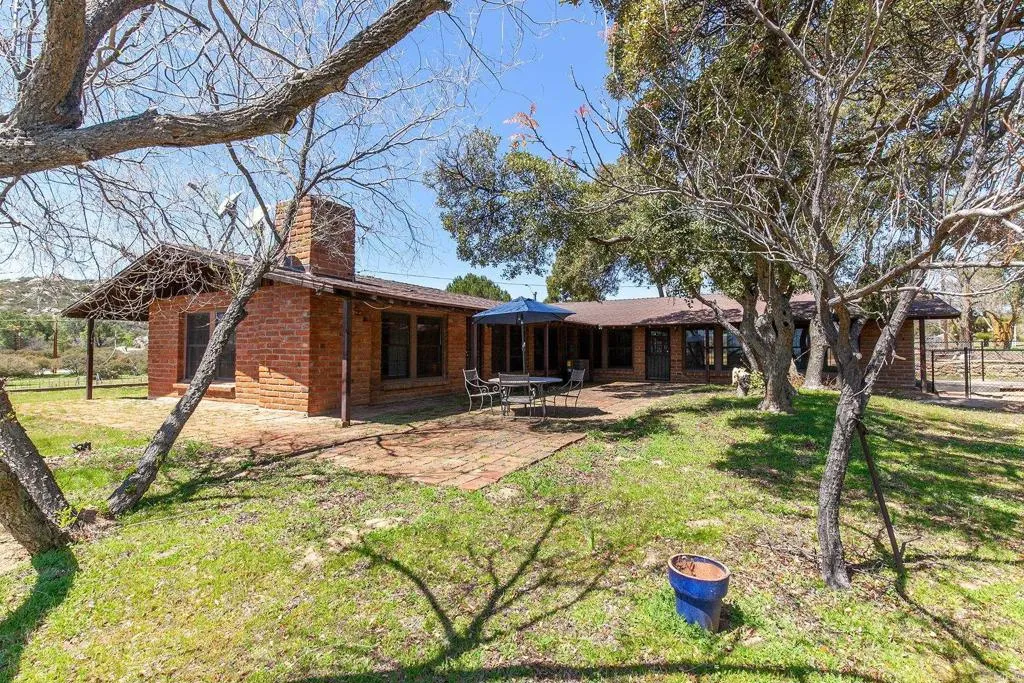 https://cdn.realtyfeed.com/cdn/127/306413815/f7d9252c87ef67e0a8096bdca8005bf3.webp