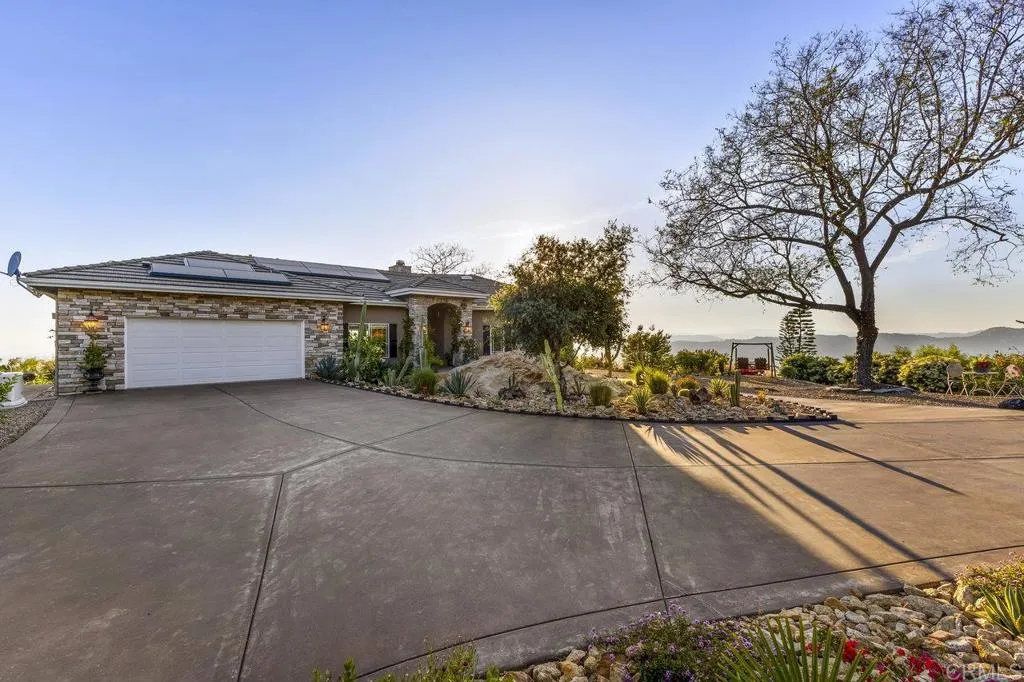 https://cdn.realtyfeed.com/cdn/127/306414299/8f87d5a1b63aa0b1a6e49a970df4c5f2.webp