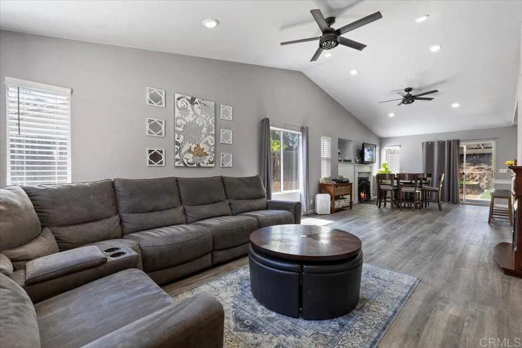 https://cdn.realtyfeed.com/cdn/127/306414535/8e5d67f0a80cb2fa321858ef2be293d3.webp
