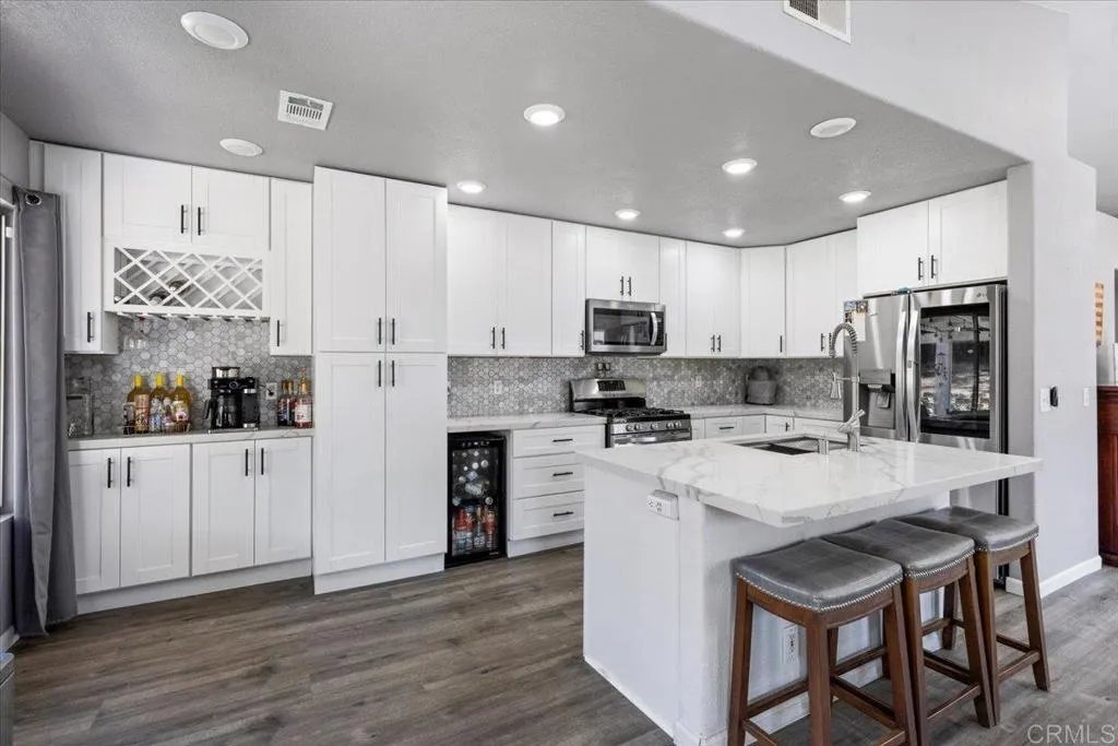 https://cdn.realtyfeed.com/cdn/127/306414535/fee34d2c65a985b0fb42f26e421afbe3.webp