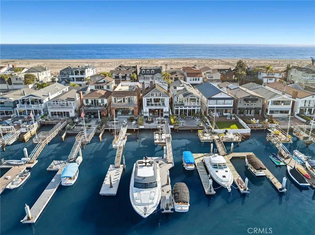 1212 E Balboa Boulevard