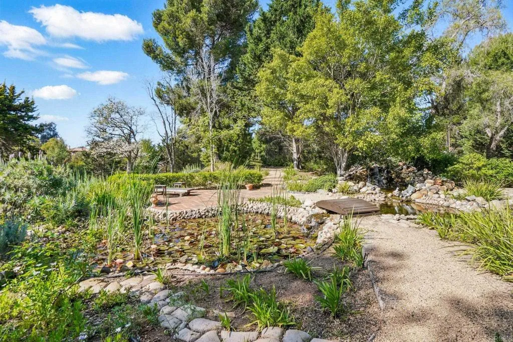 https://cdn.realtyfeed.com/cdn/127/306414974/52a383ce40fc173884dd13f58128d727.webp