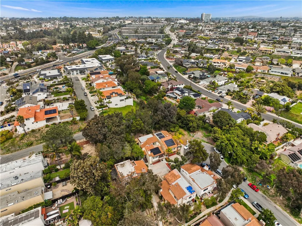 https://cdn.realtyfeed.com/cdn/127/306415714/e9065b875270277e9a69914afd7f5788.webp