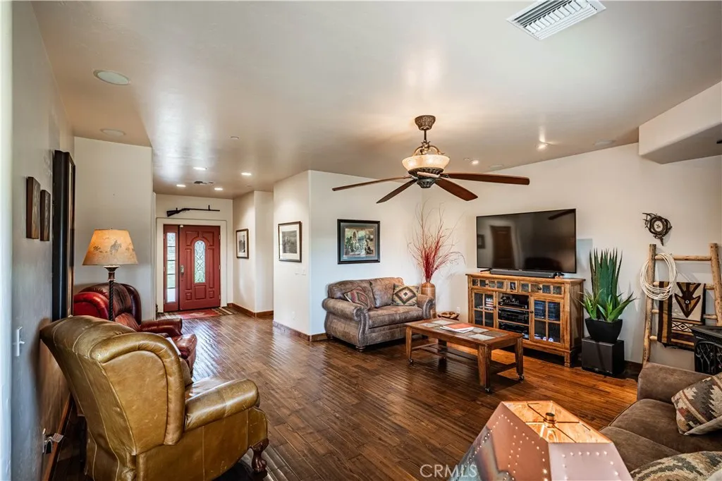 https://cdn.realtyfeed.com/cdn/127/306415863/4ce015b4758fab0b8a326075c3ae63f4.webp