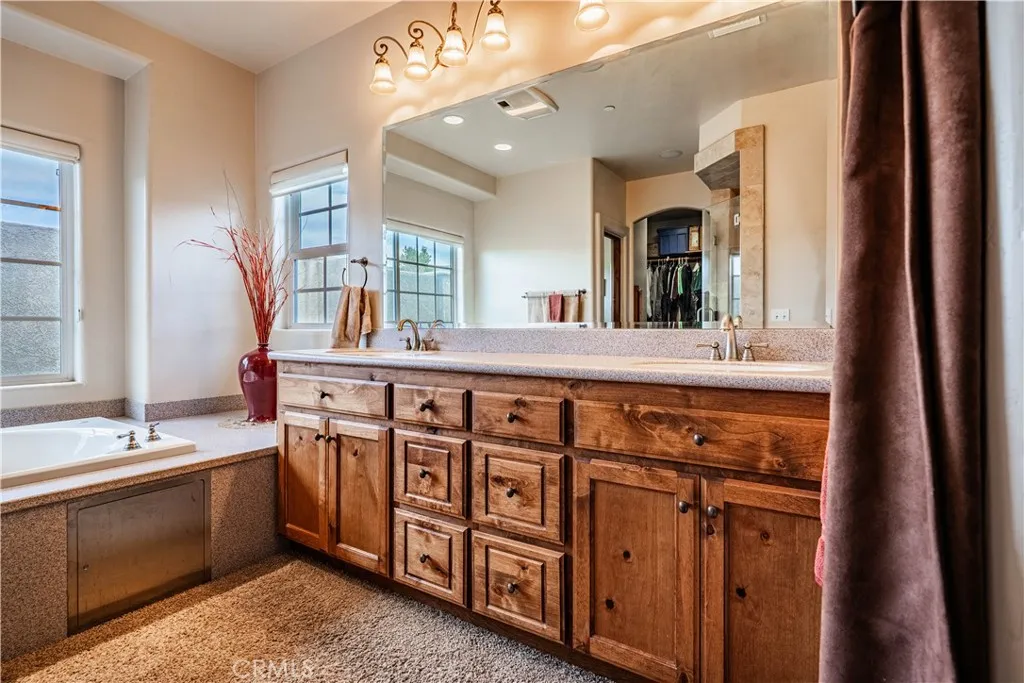 https://cdn.realtyfeed.com/cdn/127/306415863/51ea95585ab822d712d323b96b439df3.webp