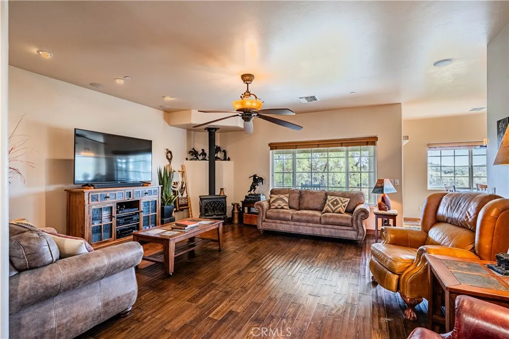 https://cdn.realtyfeed.com/cdn/127/306415863/98061dd74dae72cb68f2f1f5ecc5ce89.webp