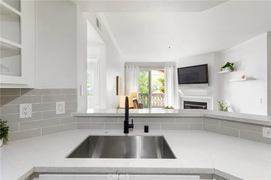https://cdn.realtyfeed.com/cdn/127/306416106/633ce2dfd2d59a247c49c808555d01d6.webp