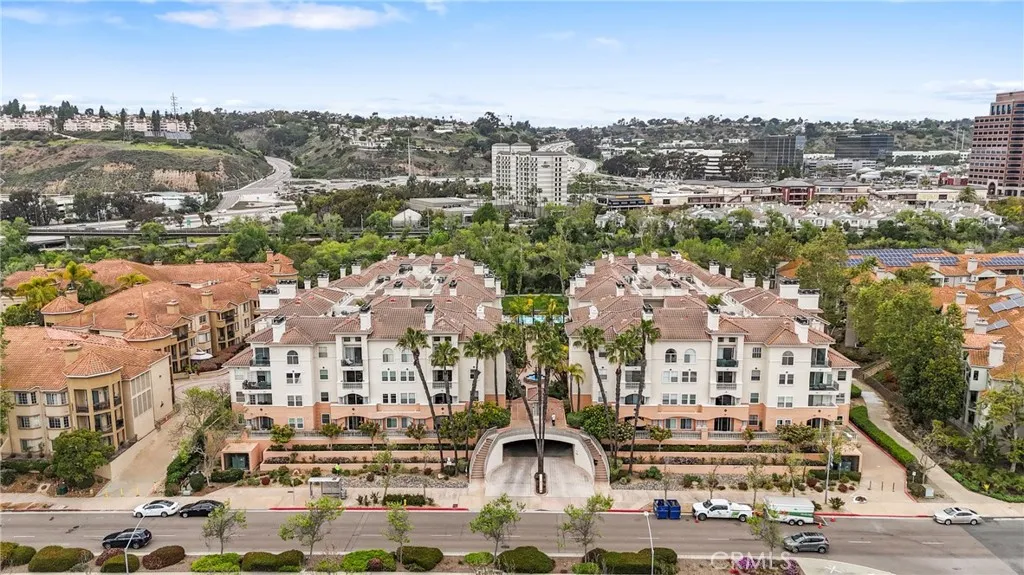 https://cdn.realtyfeed.com/cdn/127/306416106/6dba654716c17ae5fb14bf06112f36a0.webp