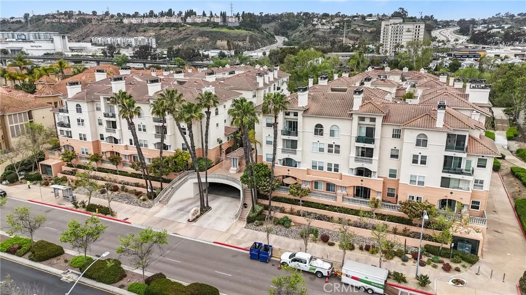 https://cdn.realtyfeed.com/cdn/127/306416106/fb747057d9f8fba2bd0fc15a00cfc10f.webp
