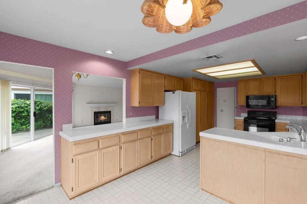 https://cdn.realtyfeed.com/cdn/127/306416390/0e21bc347f1a073beba0a863df6a4693.webp