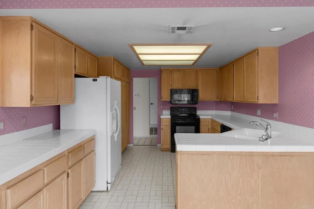 https://cdn.realtyfeed.com/cdn/127/306416390/641bbd224d43813ee610b42ffc4b1d8e.webp