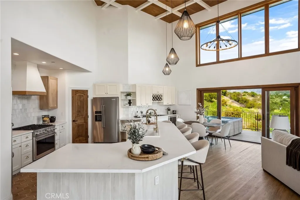 https://cdn.realtyfeed.com/cdn/127/306417037/d9cb71038870796539286f6d5ed72d94.webp