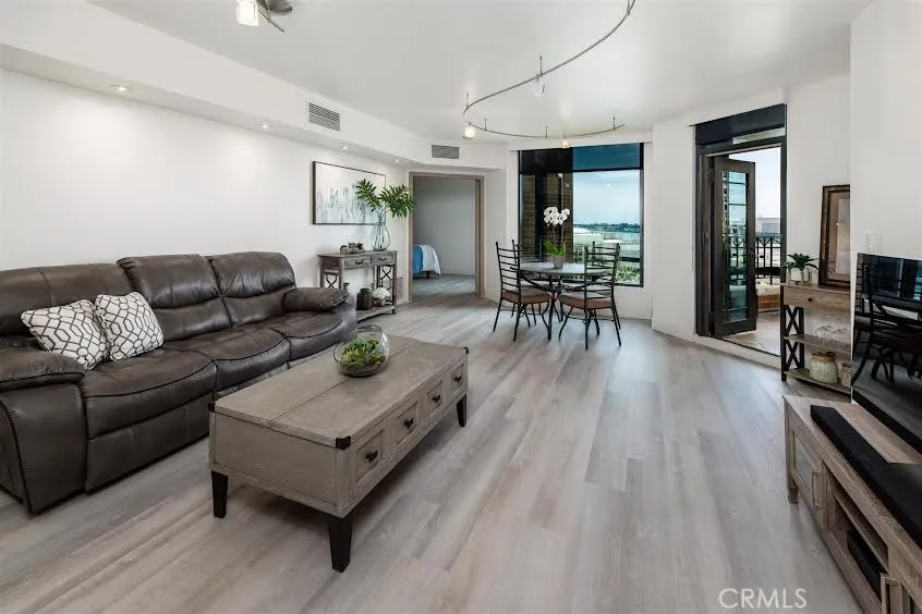Photo #4: OC25085038 Listing 